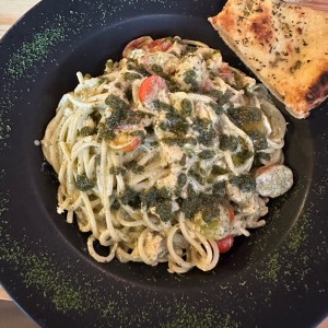 Pasta pesto con pollo