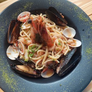 linguini con mixto de mariscos