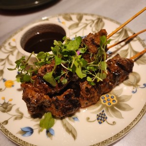 brochetas de res con bbq de tamarindo