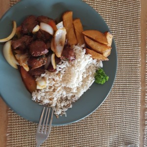 Platos Fuertes - Lomo Saltado