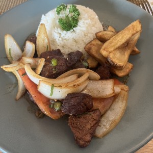 Lomo saltado