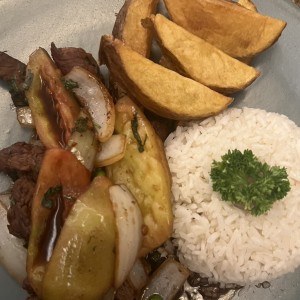 Platos Fuertes - Lomo Saltado