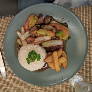 Platos Fuertes - Lomo Saltado