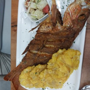 Pescado frito entero