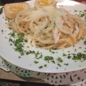 spaghettinis al aglio con pollo