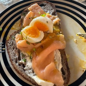 Huevos benefictos con salmon