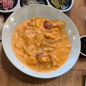 Rose tteokboki 