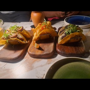 tacos de entraña,camarones y pollo