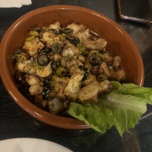 Pulpo con aceitunas 