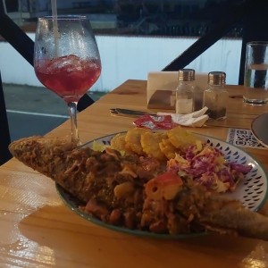 Pescado con mixto de mariscos