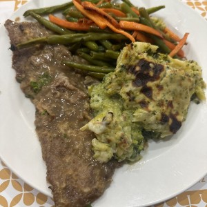 Scallopina de ees vegetales y pastel de brócoli 