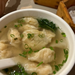 SOPA DE WANTON DE CAMARONES