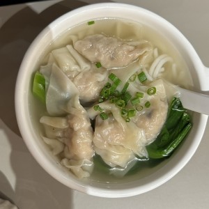 Sopa de wanton de puerco