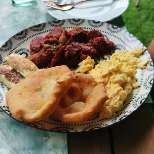 bistec con chorizo italiano y omelette 