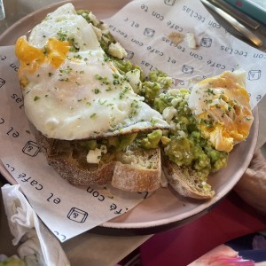 Tostada avocado