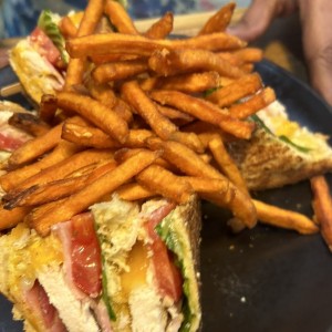 Club sandwich con camote