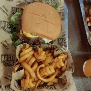 Sandwiches & Spuds - Mamas Classic Burger