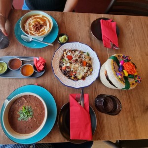 SOPA DE TORTILLA, SOPA DE FRIJOLES Y ALAMBREs PANCHO VILLA