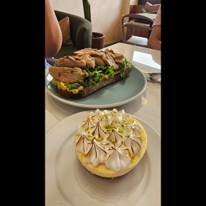 Tostada de Pernil con Pifia