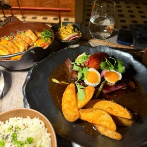 Wok - Lomo Saltado y arroz frito con chicharron