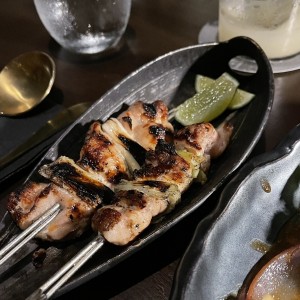 Pincho de pollo  a la robata 