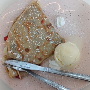 crepa de Nutella con fresa, guineo y helado 