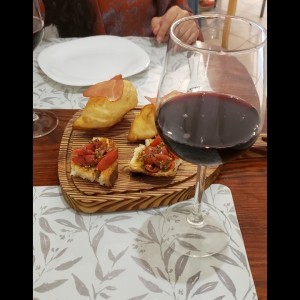 crescentina frita y bruchetta