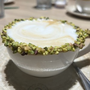 Cappuccino con pistacho