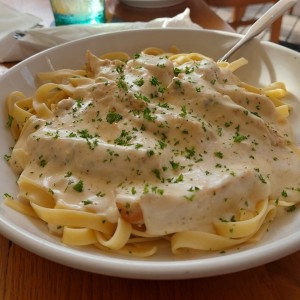 Amazing Alfredos - Chicken Alfredo