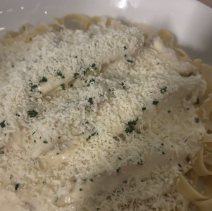 Amazing Alfredos - Fettuccine Alfredo