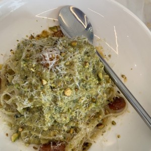 Pasta con pesto de pistachio