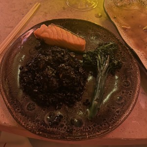 Arroz negro de langostinos y pulpo