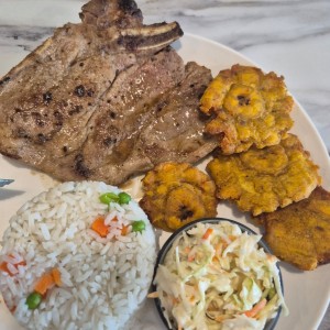 Chuleta con patacones - menú lunch