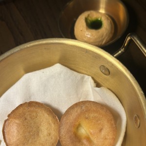 Pan de yuca con mantequilla de guayaba