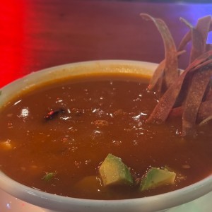 Sopa azteca (sopa de tortillas)