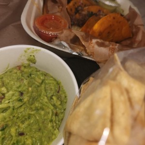 Quesabirria - Guacamole