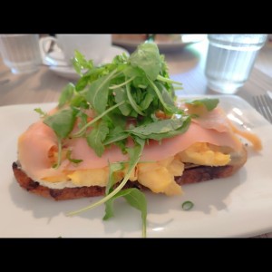 Huevos y Salmón Ahumado