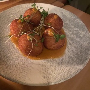 Crocchette Di Patate e Formagio con Pomodoro bruciato