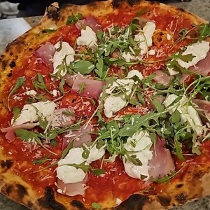 Pizzas Rojas - Speck e Stracciatella