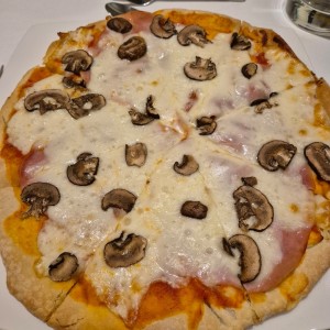 pizza funghi e prosciutto cotto