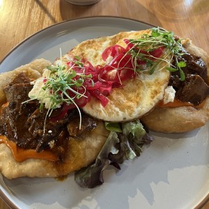 HOJALDRA BRISKET AL ESTILO AU CHEVAL