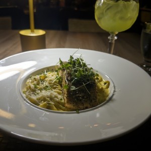 PLATOS FUERTES - Salmón Urano