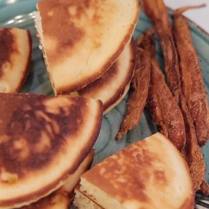 Desayunos - Pancakesy tocino 