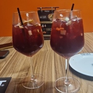 Sangria 2x1 on Thursday