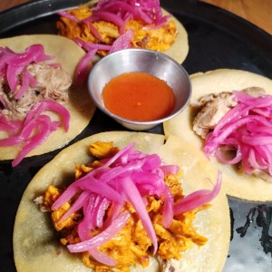 Tacos de Cochinita Pibil y lechon