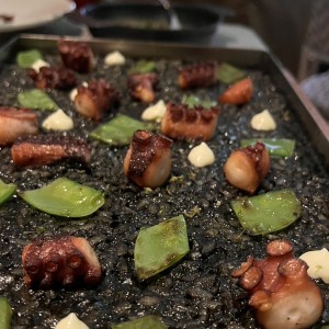 Arroz con pulpo crujiente