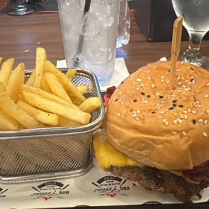 D? Cheese Burger con bacon 