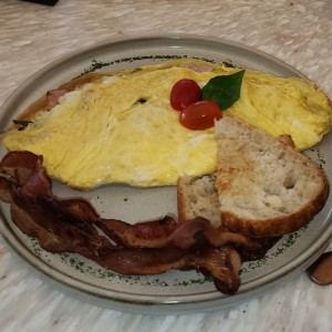 DESAYUNOS - BUNGLA OMELLETE