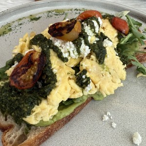DESAYUNOS - BUNGLA AVOCADO TOAST