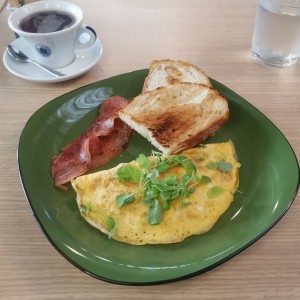 Omelete de queso ? con pan ? de masa madre